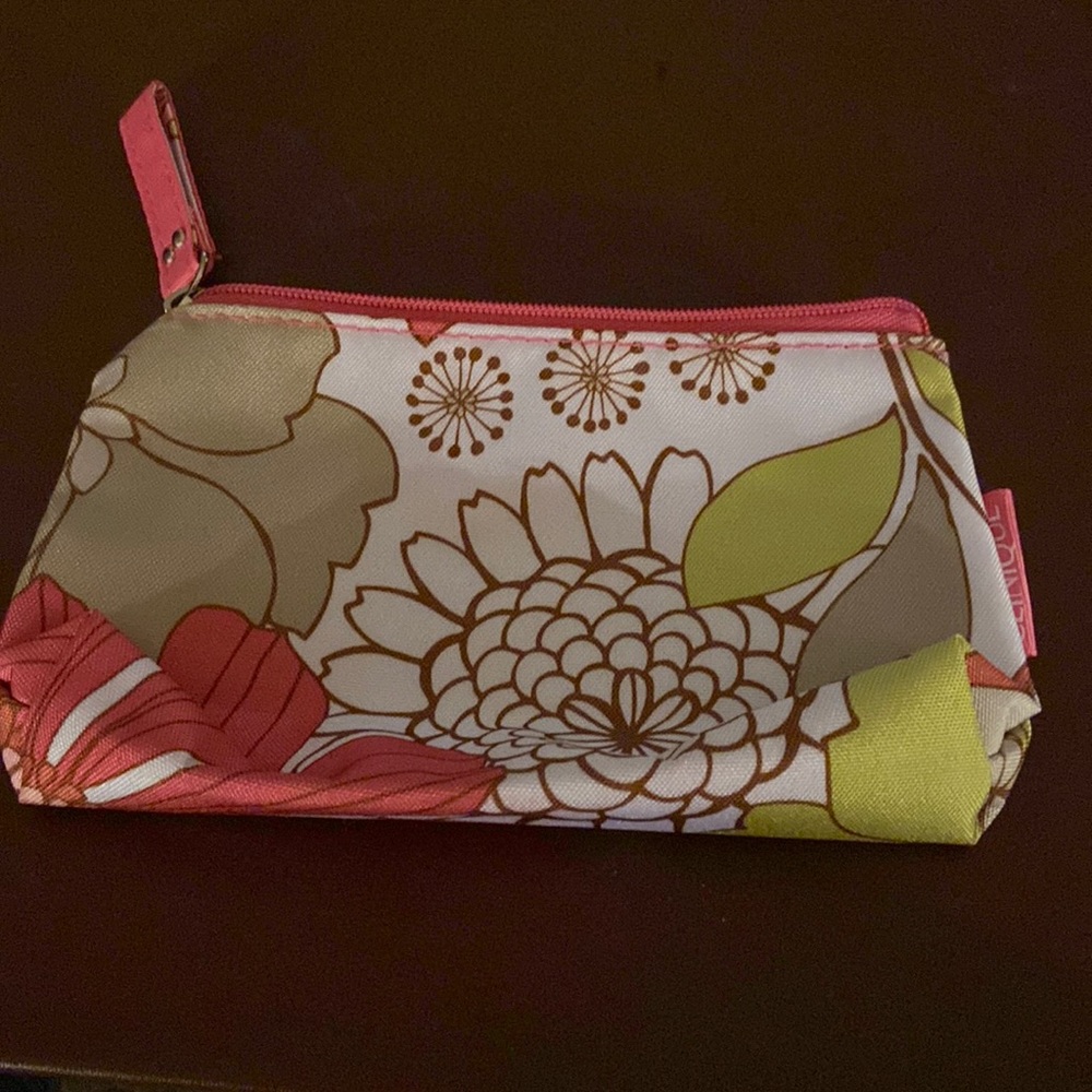 Cosmetic bag